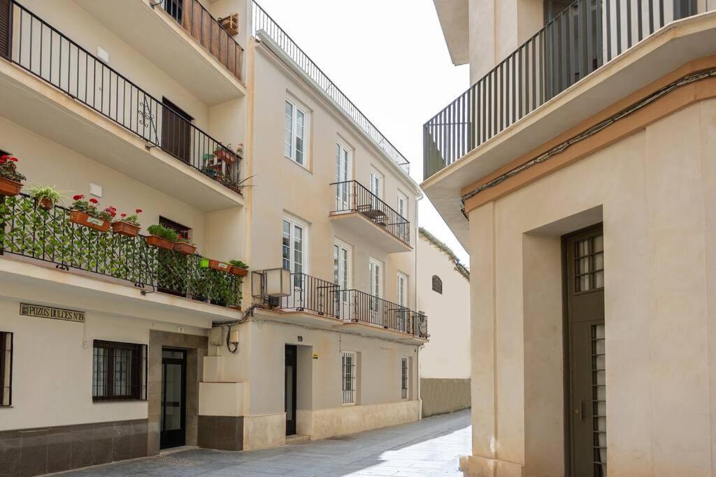 Cozy Apartment In The Heart Of Малага Экстерьер фото