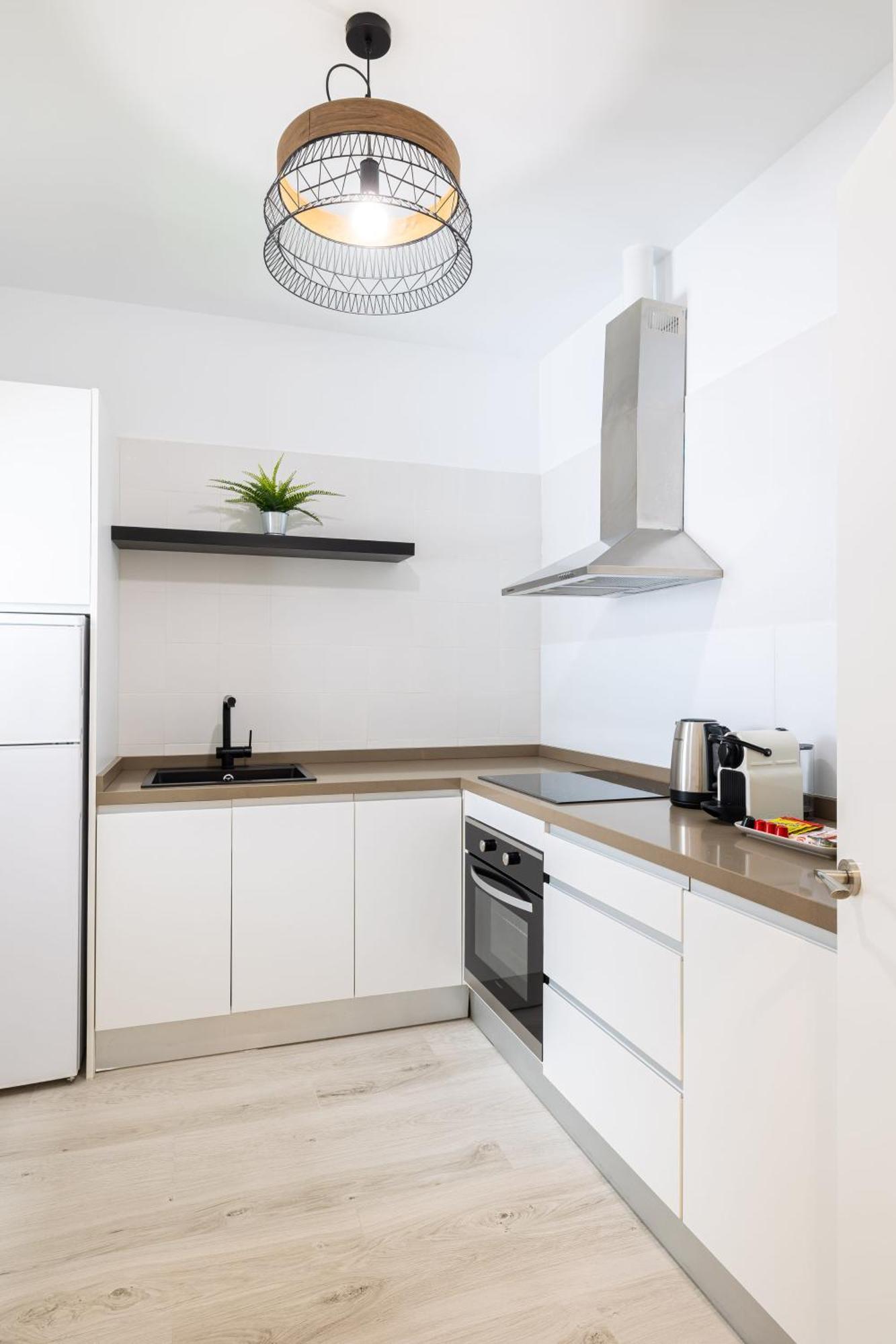 Cozy Apartment In The Heart Of Малага Экстерьер фото